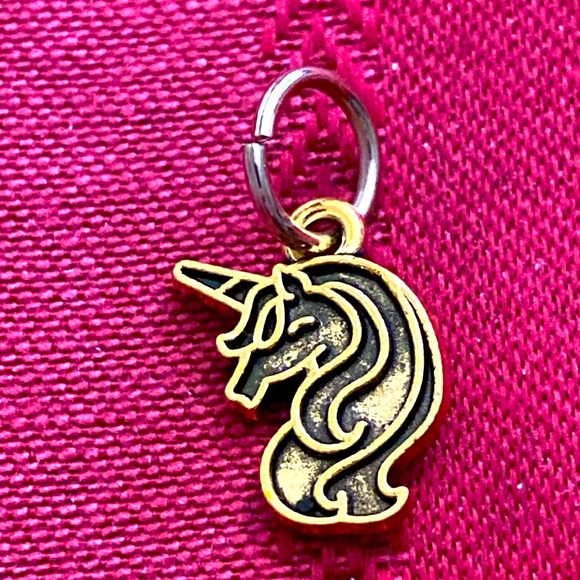 5/$10❤️❤️❤️NEW BRASS UNICORN CHARM PENDANT - Picture 1 of 2